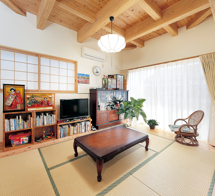 リビング代わりの和室は奥様のリラックススペースでもあり、ゲストが宿泊するための部屋でもある.<br />
